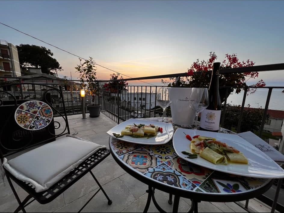 Cena privata sulla terrazza vista mare della Suite Le Terrazze