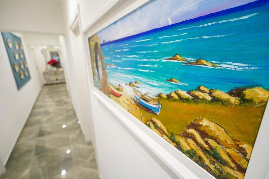 Dettaglio quadro nel corridoio