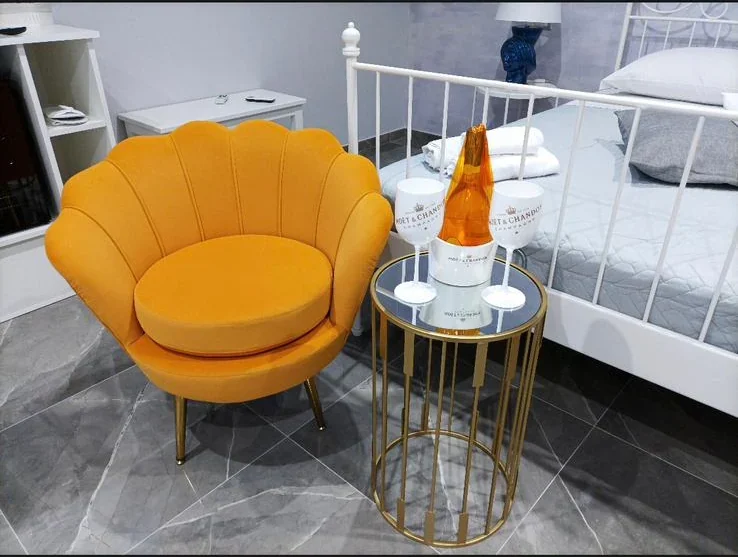 Dettaglio champagne con calici nella Queen Deluxe