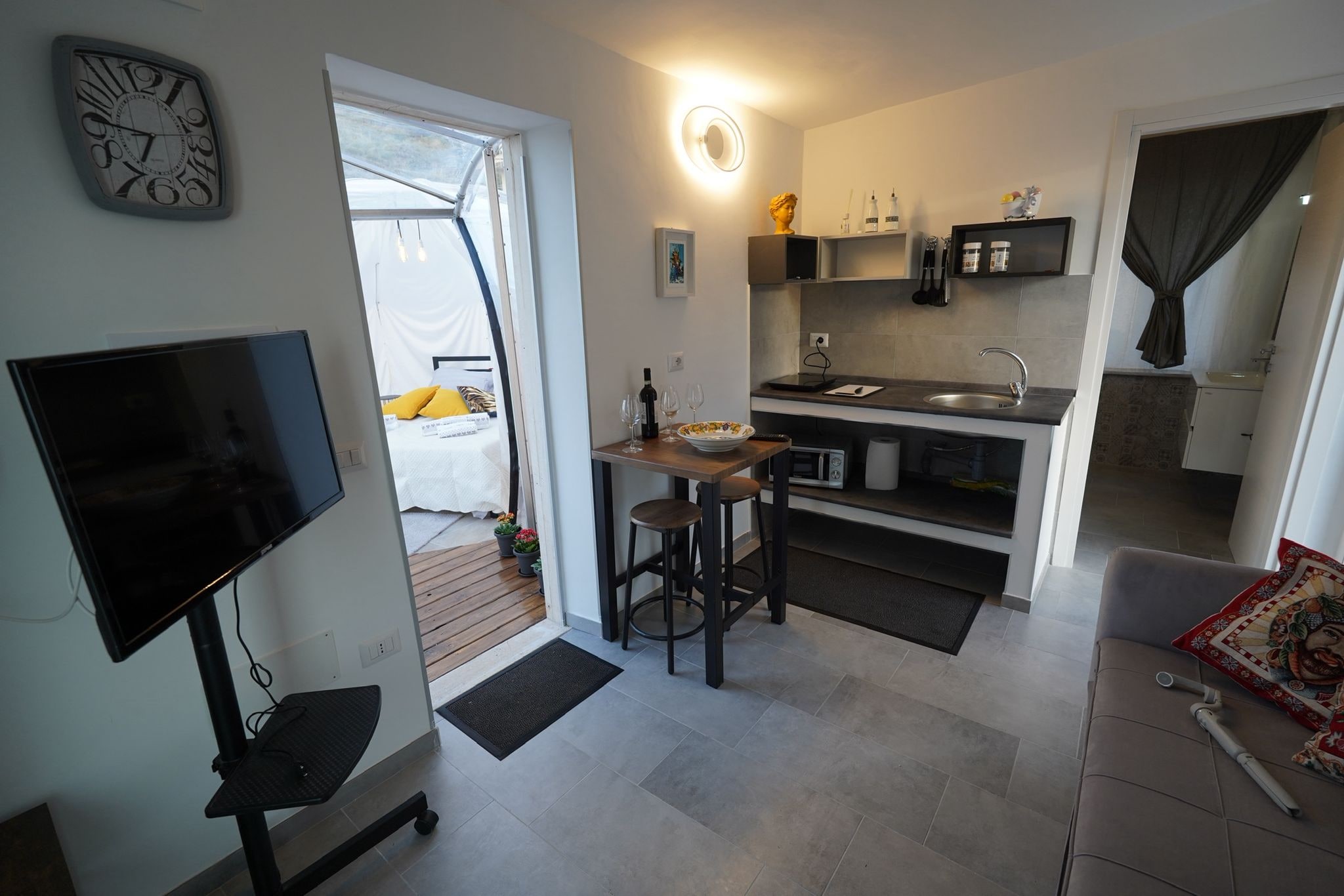 Soggiorno della Suite Le Terrazze con accesso alla Bubble Room