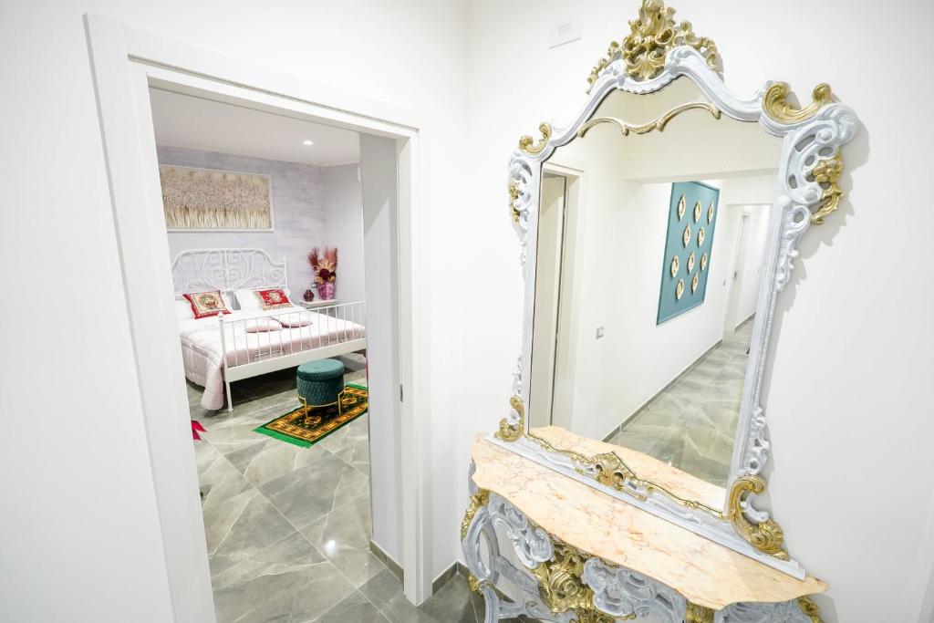 Ingresso e arredo interno della King Deluxe
