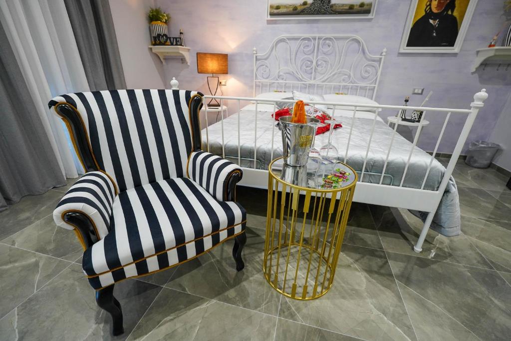 Queen Deluxe con poltrona e tavolino champagne